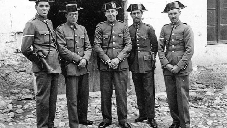 2017 CON TRICORNIO, POR FAVOR