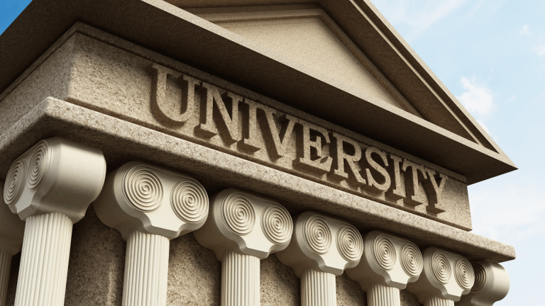 2019 LAS UNIVERSIDADES CATALANAS NO TIENEN SUMO SACERDOTE